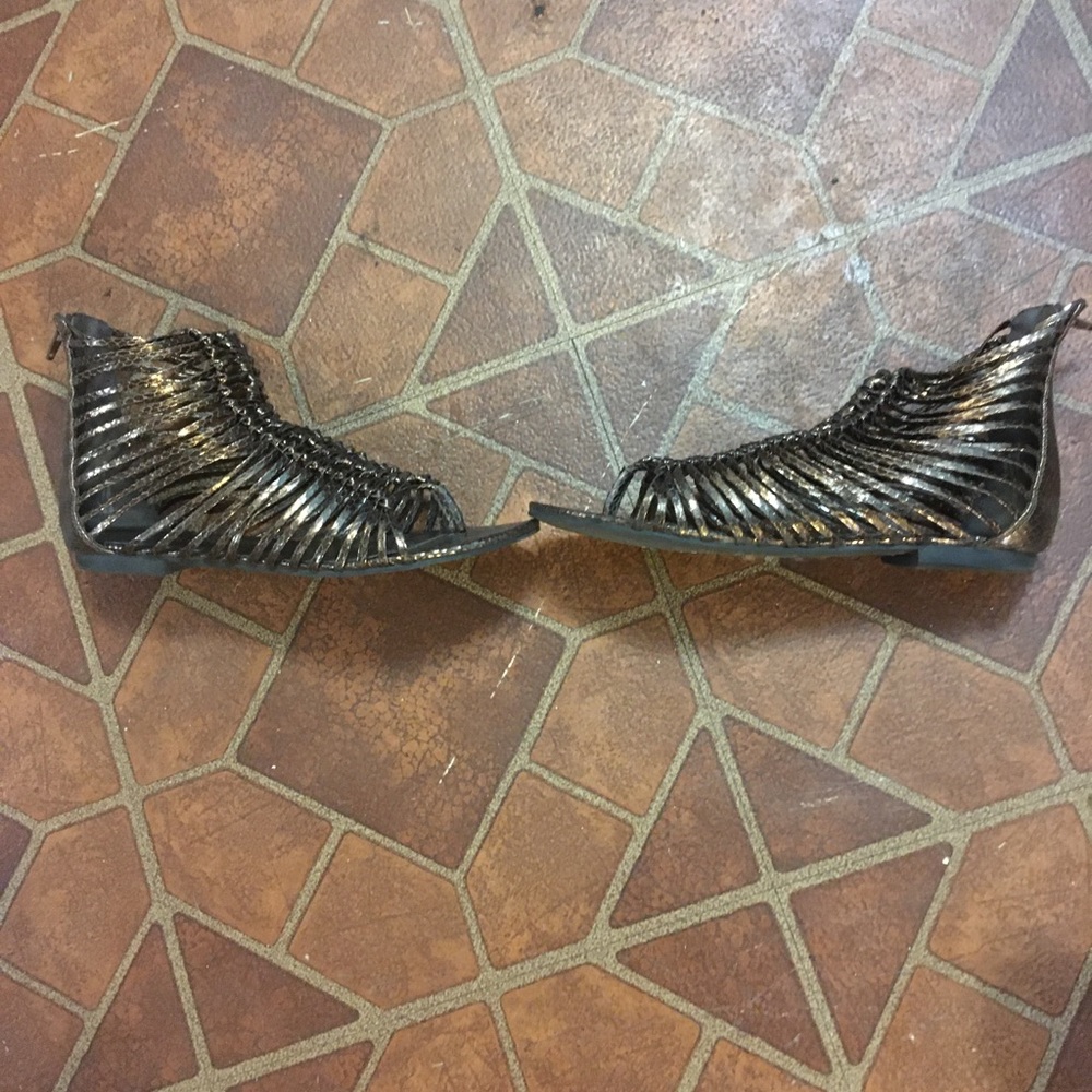 Shoe - Picture 2 of 4